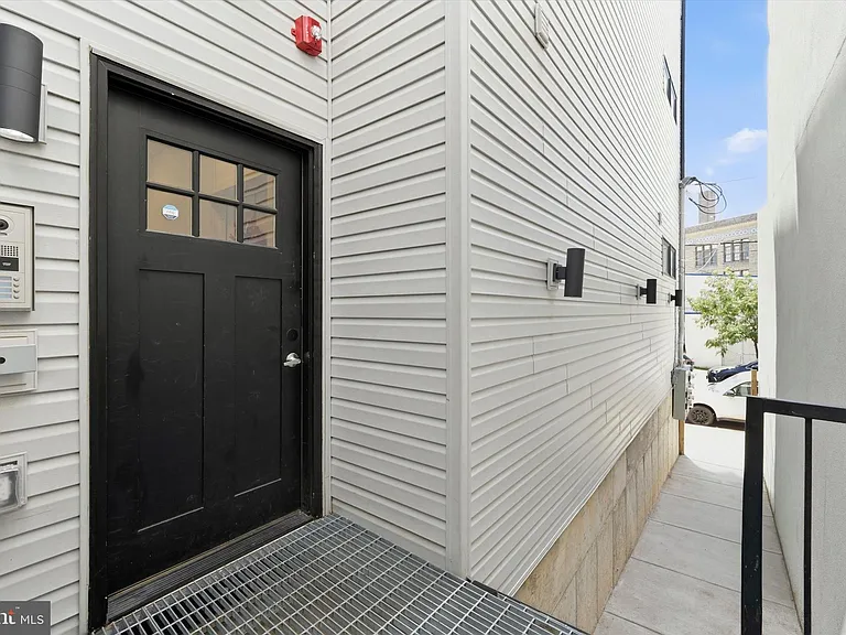 1729 Francis St #4 — Photo 3