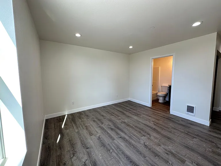 545 C St #8 — Photo 8