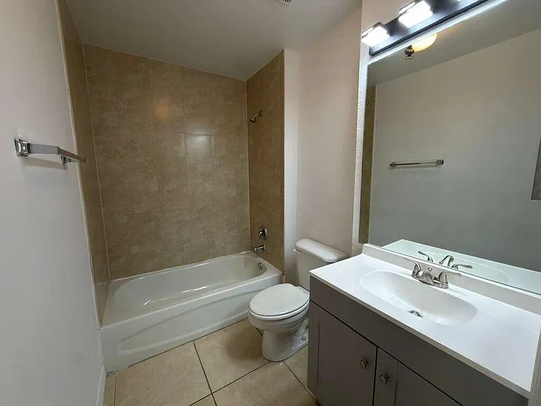 3842 SW 48th Ave — Photo 24