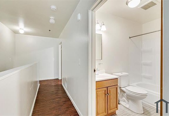2nd image of 4050 Ogden St #B