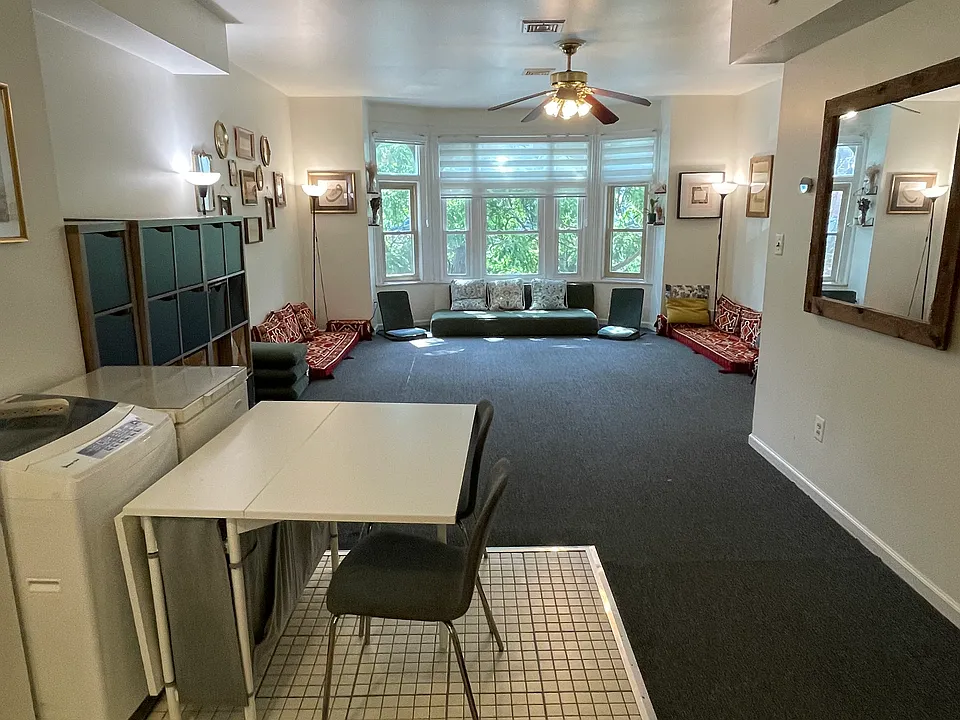 Living room (view from the kitchen area)