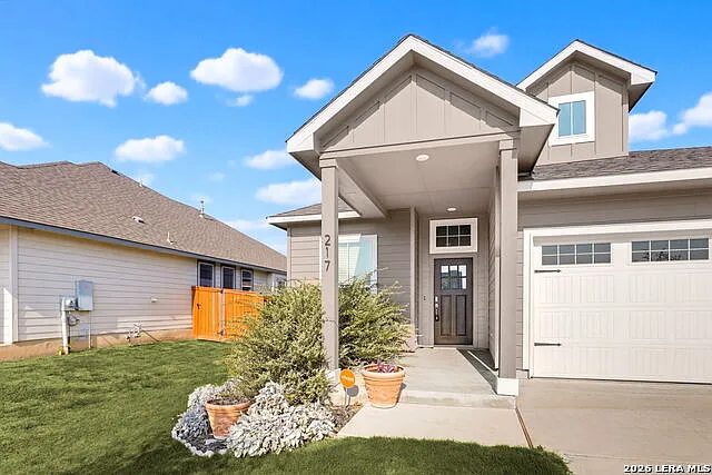3 bed, 2.5 bath, 2338 sqft, $2,000 — Photo 3