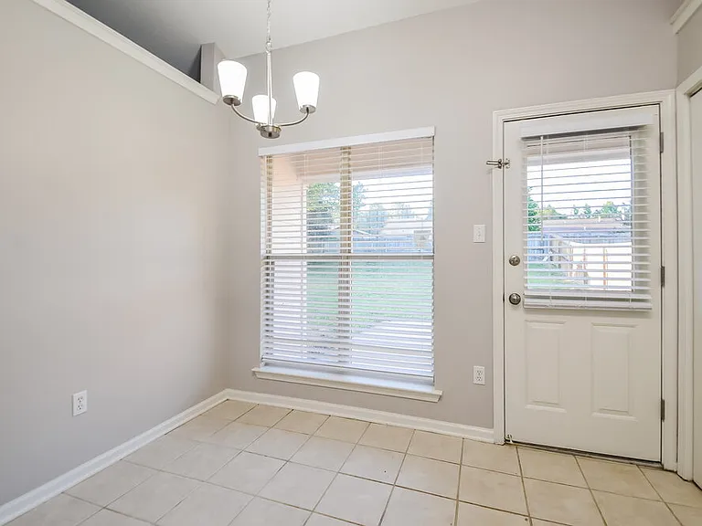 10712 Oak Cir N — Photo 6
