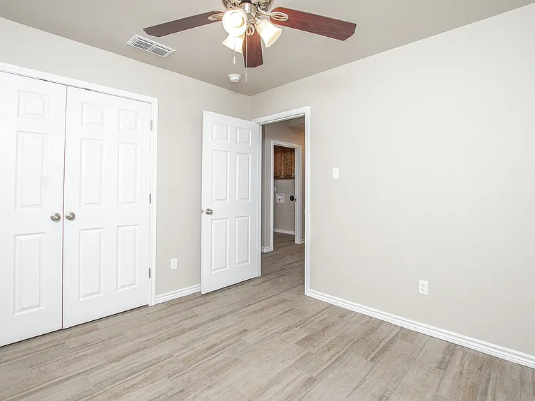 2551 Leroy Ln #B — Photo 13