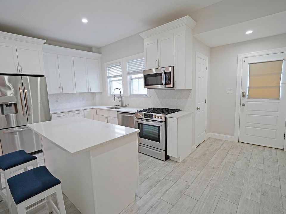 1st image of 282 Rich Ave APT 1