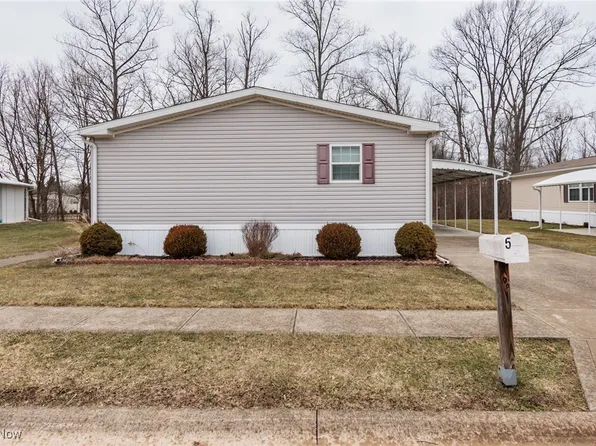 5 Walnut Trl, Olmsted Falls, OH 44138