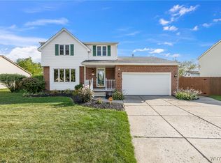 23 Gale Dr, Lancaster, NY 14086