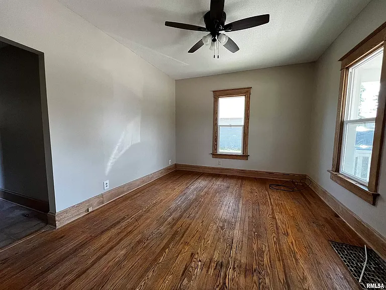 630 W Orchard St — Photo 9