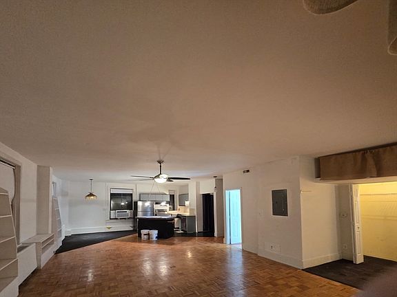 3rd image of 140 Chestnut St APT 819