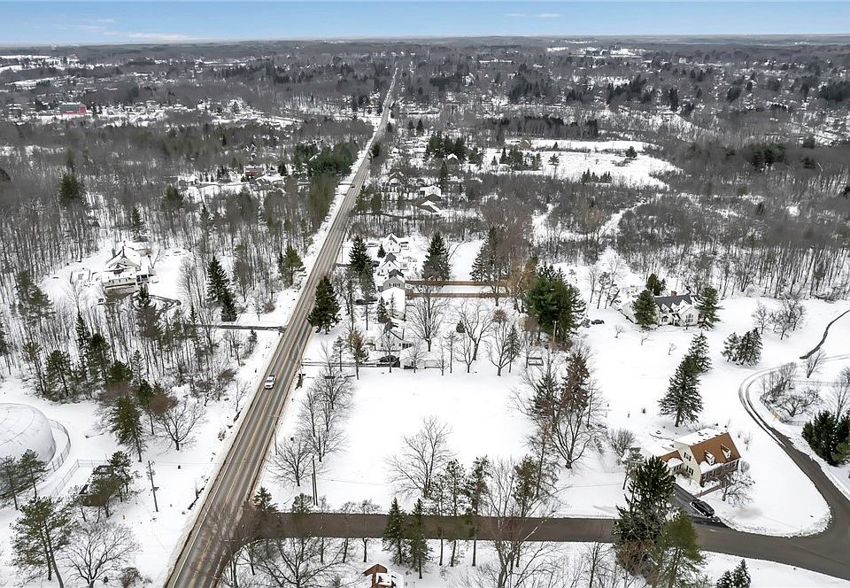 1st image of 10 Westgate Dr