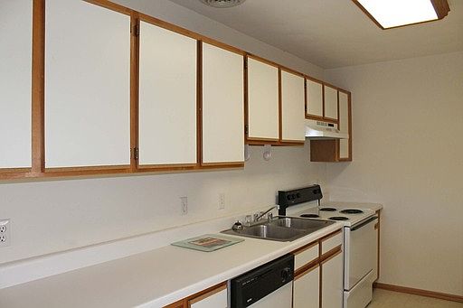 3rd image of 3440 Midvale Dr APT 6