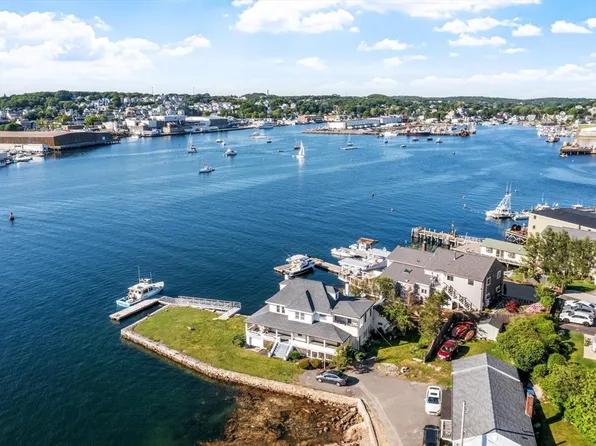 7 Sumac Ln, Gloucester, MA 01930