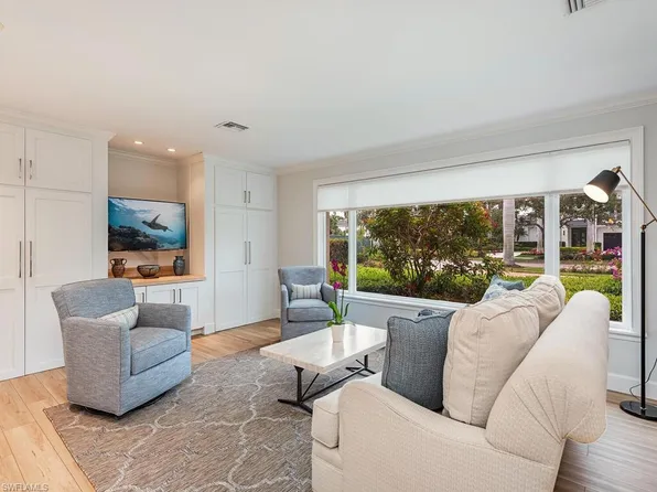 717 Park Shore DR, NAPLES, FL 34103
