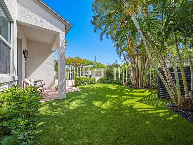417 SW 8th St — Photo 22