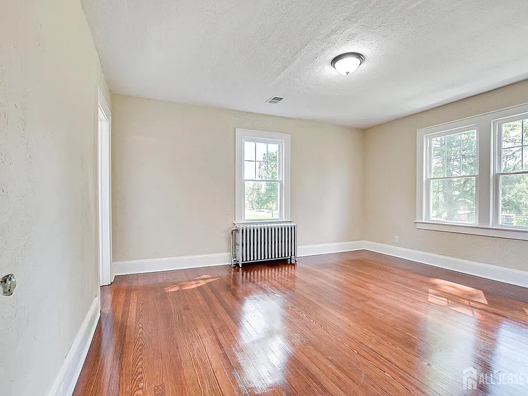 338 Buckelew Ave — Photo 16