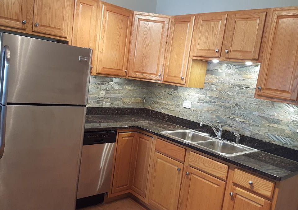 1st image of 2124 N Winchester Ave APT 1R