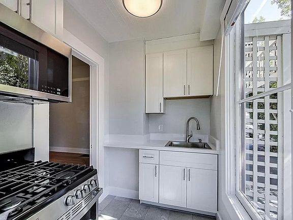 3rd image of 159 Emerson St Unit 3