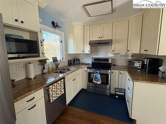 4th image of 6 Ridgewood Lane