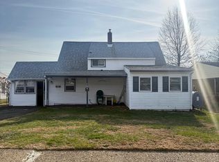 86 Wildflower Rd, Levittown, PA 19057