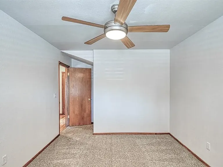 3609 Hampton Ct — Photo 29