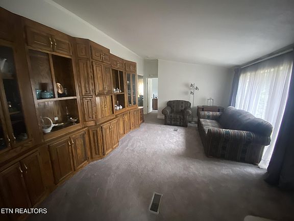 3rd image of 425 Lake Harbor Dr