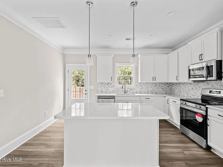 165 Lark Dr — Photo 10
