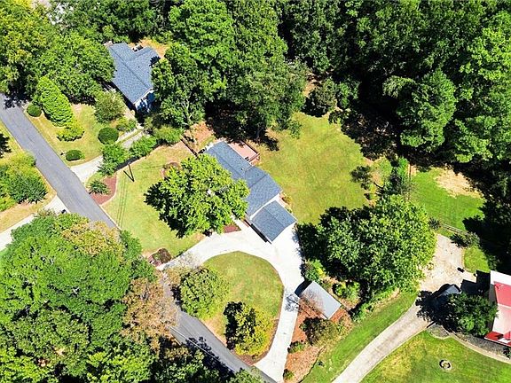 2nd image of 128 Childers Rd