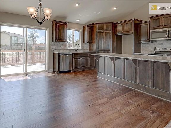 Dont miss the concealed cabinet door hinges, walk-in storage pantry andUSB charging outlet.