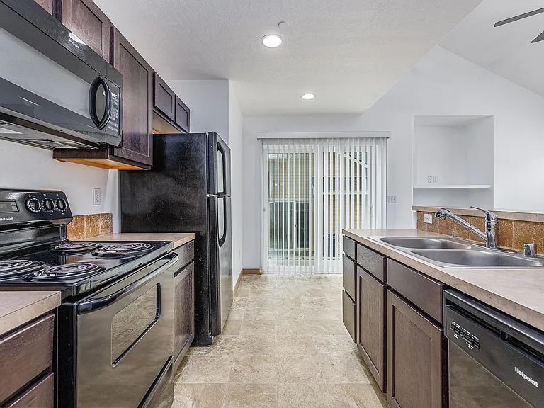 Highlands Townhomes — Photo 15