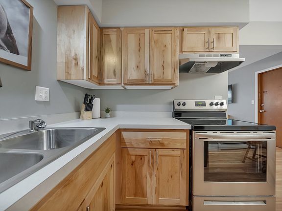 3rd image of 629 1st Ave W #5