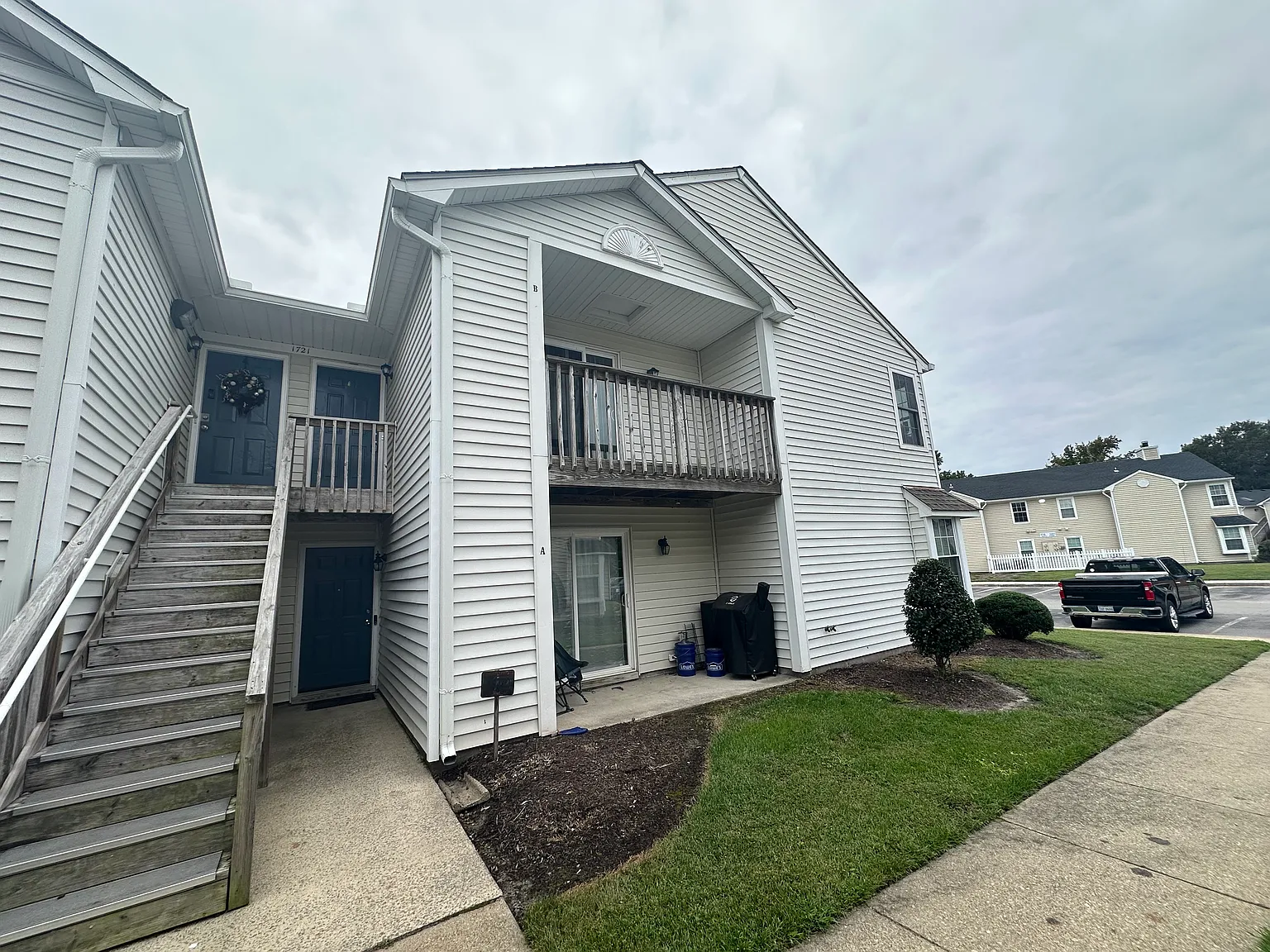 2 bed, 978 sqft, $1,695 — Photo 1