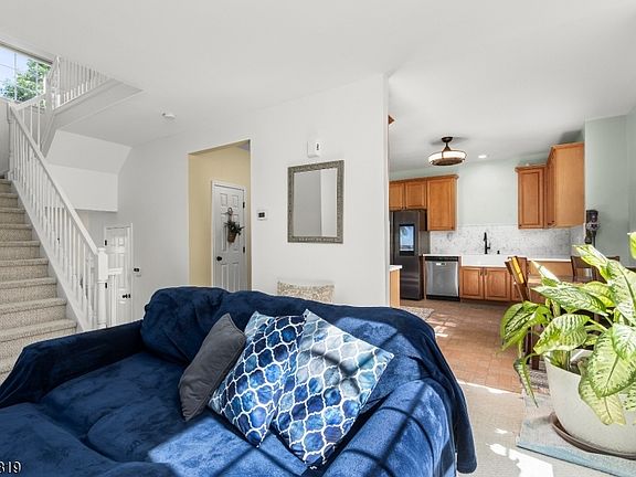 5th image of 38 Brock Ln