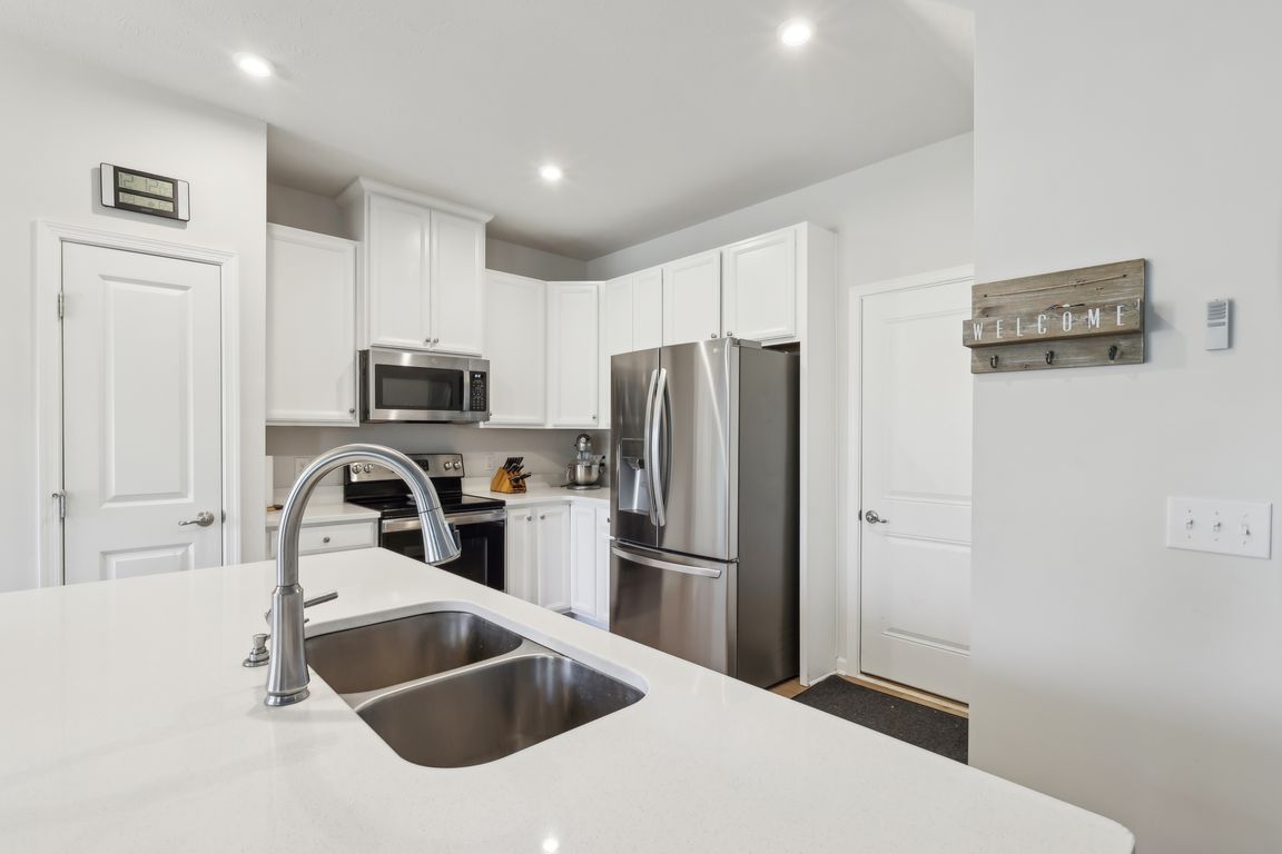 Pine Ave-1404-019.jpg
