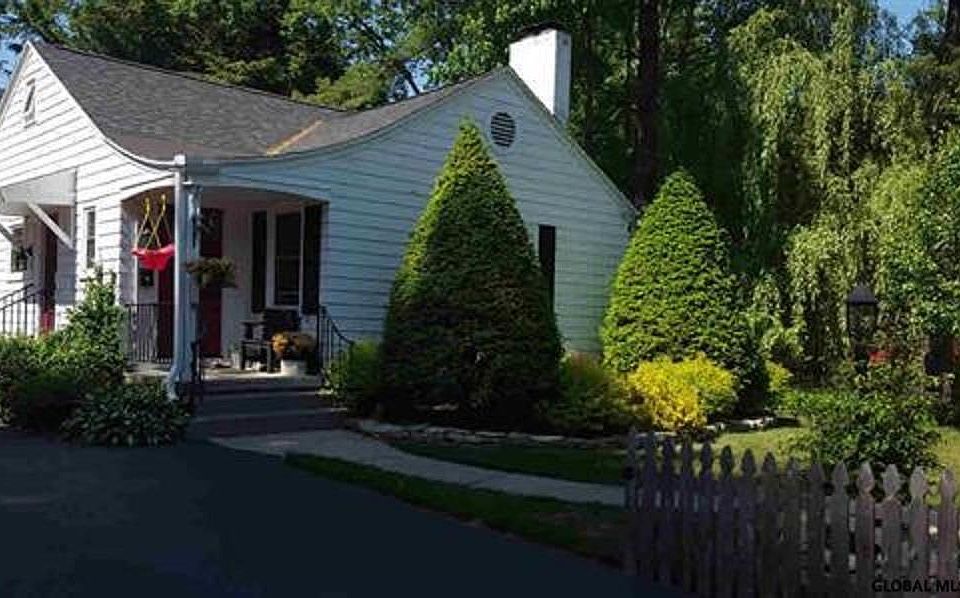 1st image of 82 Webster Ave