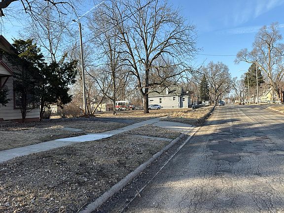 4th image of 2737 Hanson St