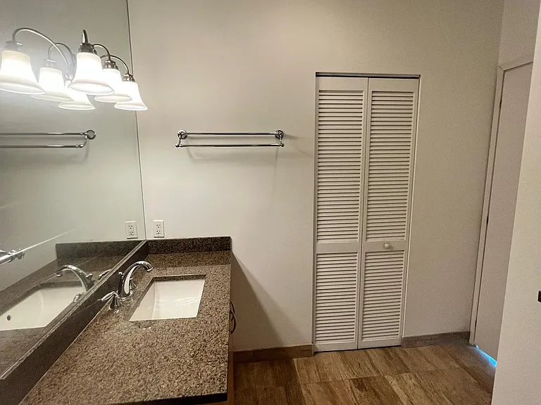 300 S Biscayne Blvd #4003 — Photo 17