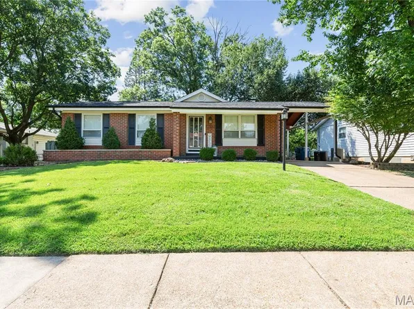 12106 Wesmeade Dr, Maryland Heights, MO 63043