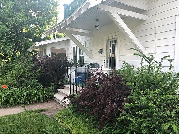 3rd image of 318 Strathmore Dr