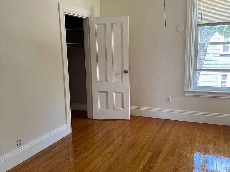 Florence St — Photo 9