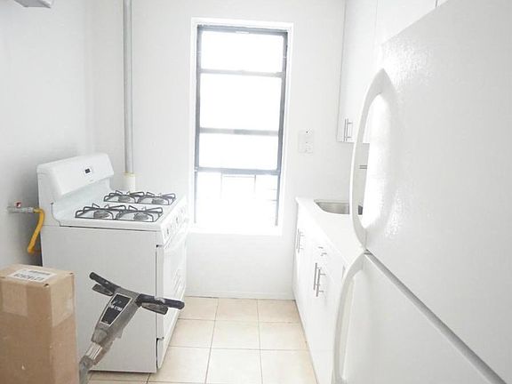 3rd image of 2492 A C Powell Blvd APT 5