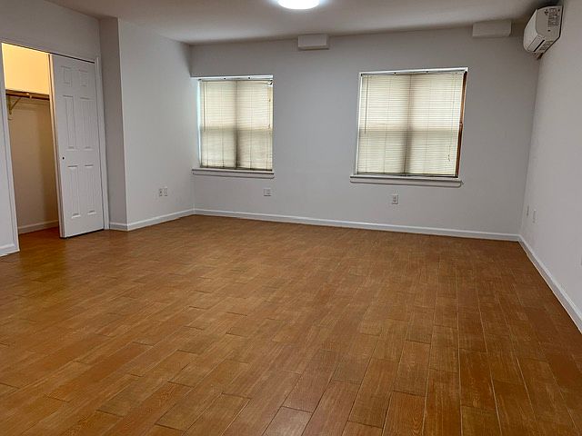 1st image of 2538 38th St APT 1F