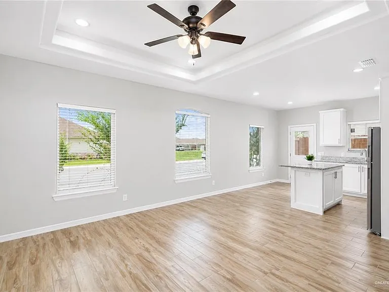 810 N Blair Ave — Photo 2