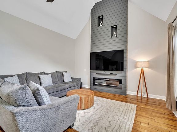 5th image of 14 Georgianna Ln