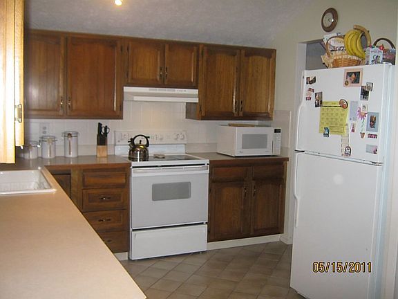 3rd image of 17439 Lexington Ln