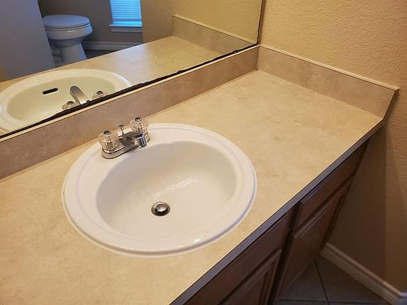 4th image of 1221 Clay Ln