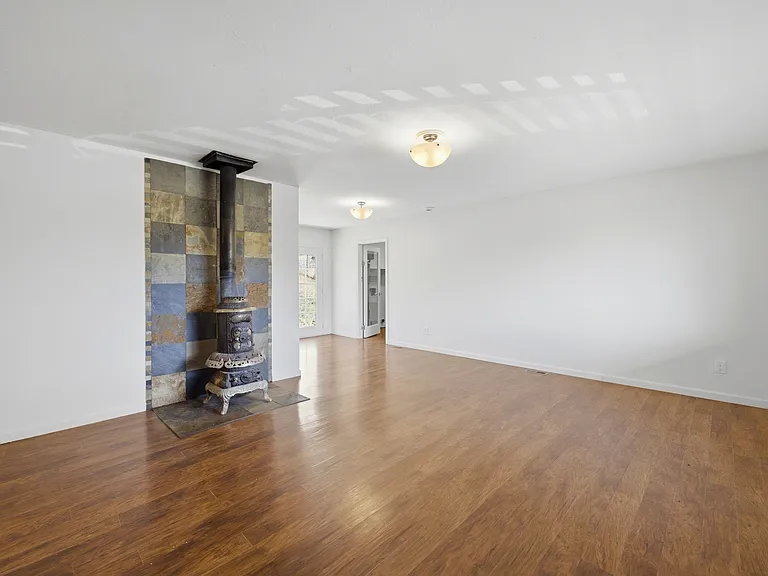 4739 E Julie Dr — Photo 4