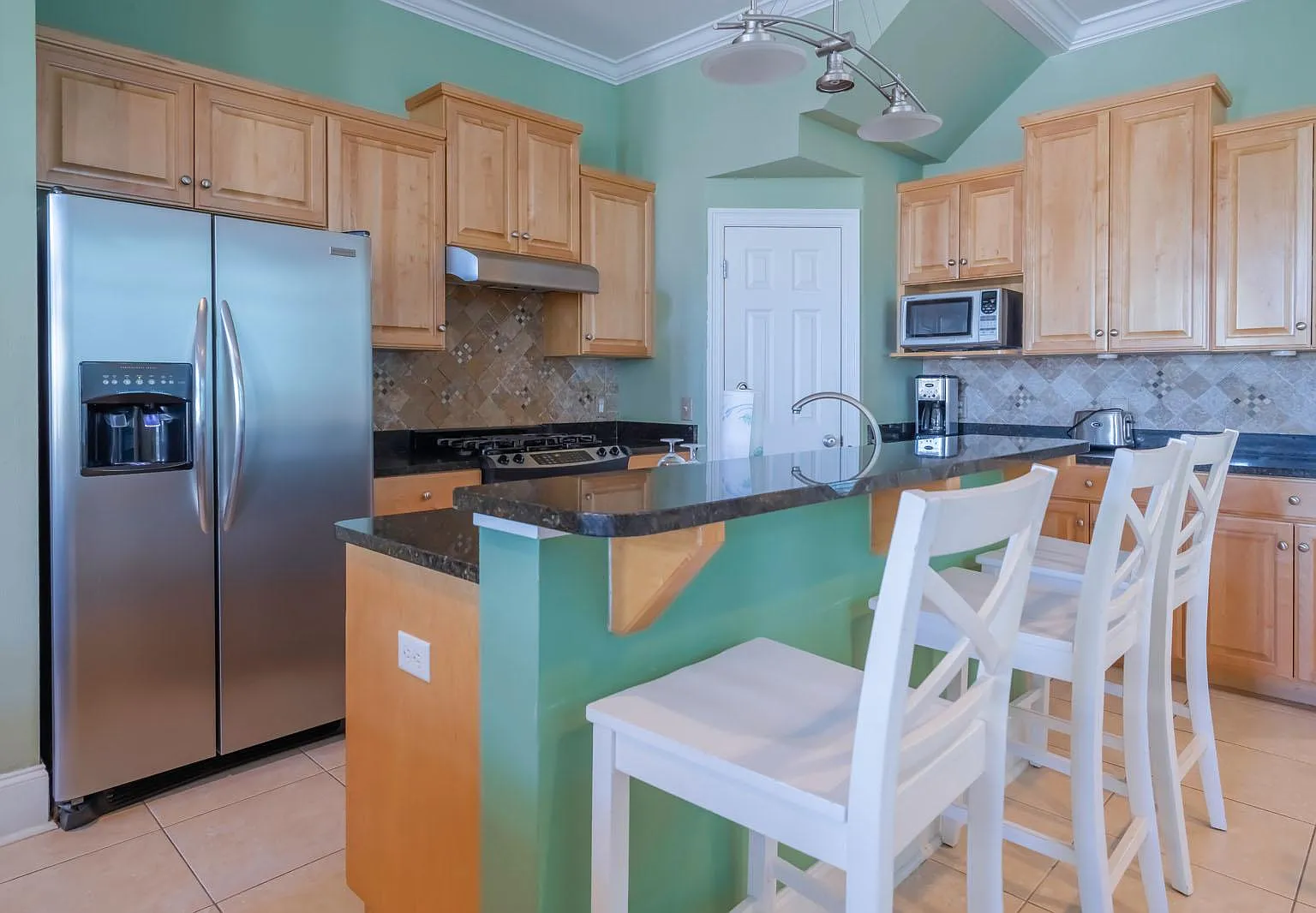 4 bed, 2375 sqft, $4,500 — Photo 3