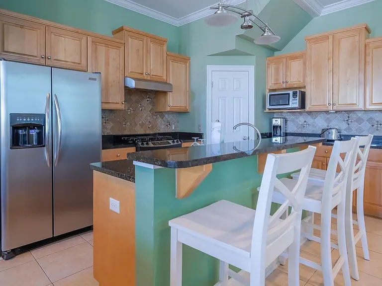 7414 Thomas Dr — Photo 3