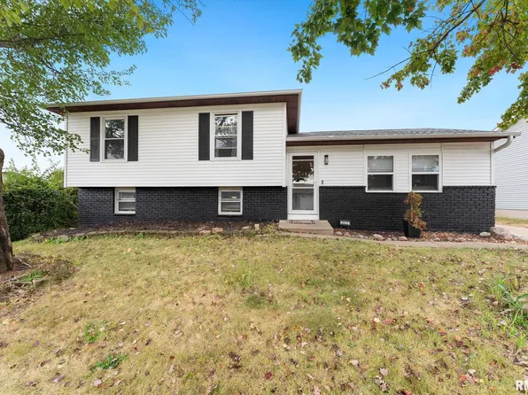 2822 High Point Dr, Davenport, IA 52806