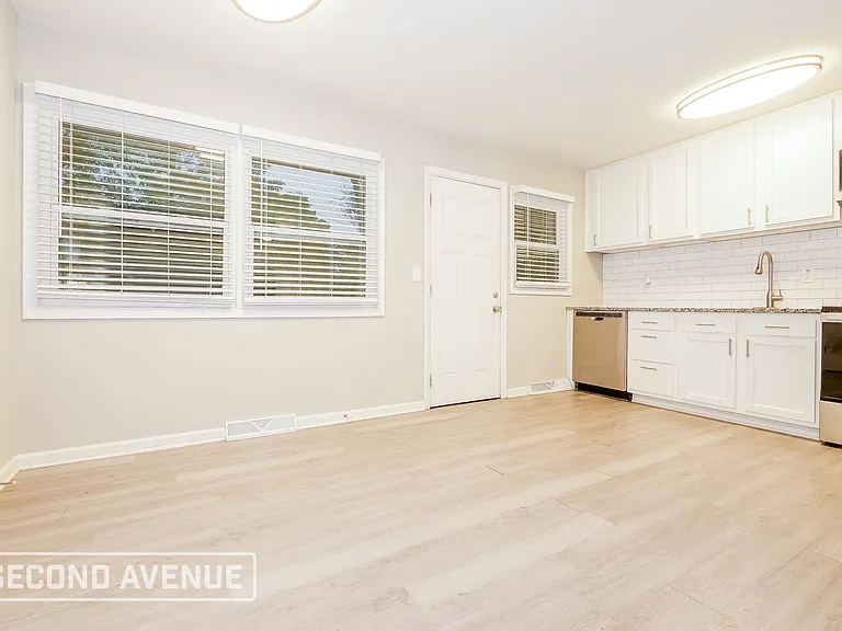 401 Lacy Ln — Photo 6